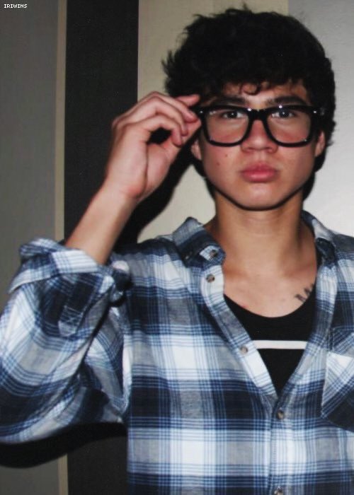 Our5SOSUpdatesx's tweet photo. so thankful for this picture #MTVStars 5SOS -L https://t.co/oePk0kly60