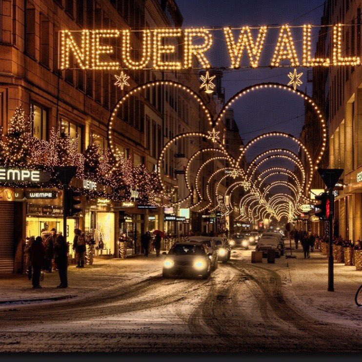 There is that feeling in the air. Come visit us in #Hamburg am #NeuerWall over the holidays. #luxury #fashion