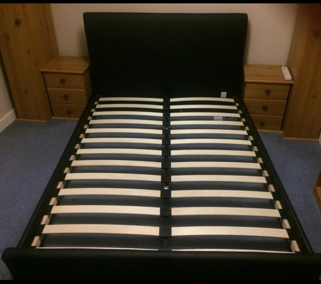 thelectureroom's tweet photo. Need a new bed? - double bed going cheap! https://t.co/OfkuepmFm5 #ebay #StudentAccommodation #bargainhunt https://t.co/sj3iyAgQo9