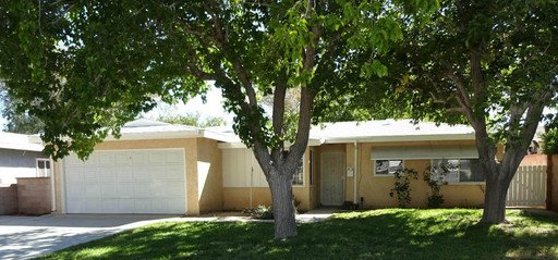 #lancaster home #forrent 3bed/2bath/$1250 a month. For more info click the link bit.ly/1OqThaO