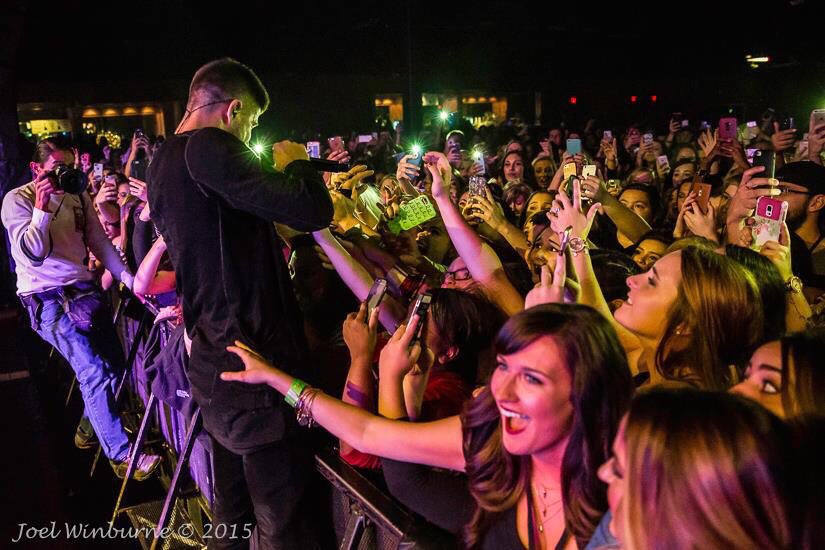 xoshannonyvonne's tweet photo. Trying to grab his booty! 😂😂 jkkkk. @OfficialSoMo #dallas #thefallinuptour #somo https://t.co/lnqZo7Tq1A