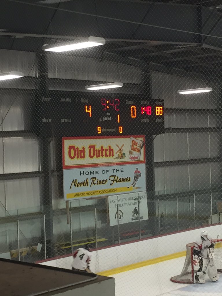 MidIsleMatrix's tweet photo. Boys are off to a slow start @fergthegoalie wanna borrow my mittens? #keepingbusy https://t.co/f8wZZnkKCd