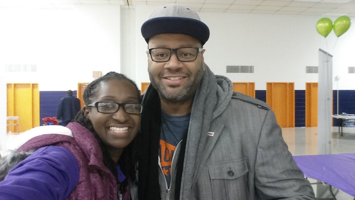 LaRubyMay's tweet photo. Thank you Commissioner  @TroyDonte for volunteering #MakingADifferenceIsWhatWeDo @Ward8Rising https://t.co/wSC43tSEct