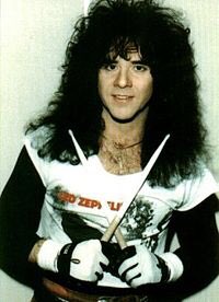 PaulStanleyLive's tweet image. 24 years ago our Eric Carr lost his battle to cancer. So unfair. He loved music. He loved the fans. @ClassicRockMag