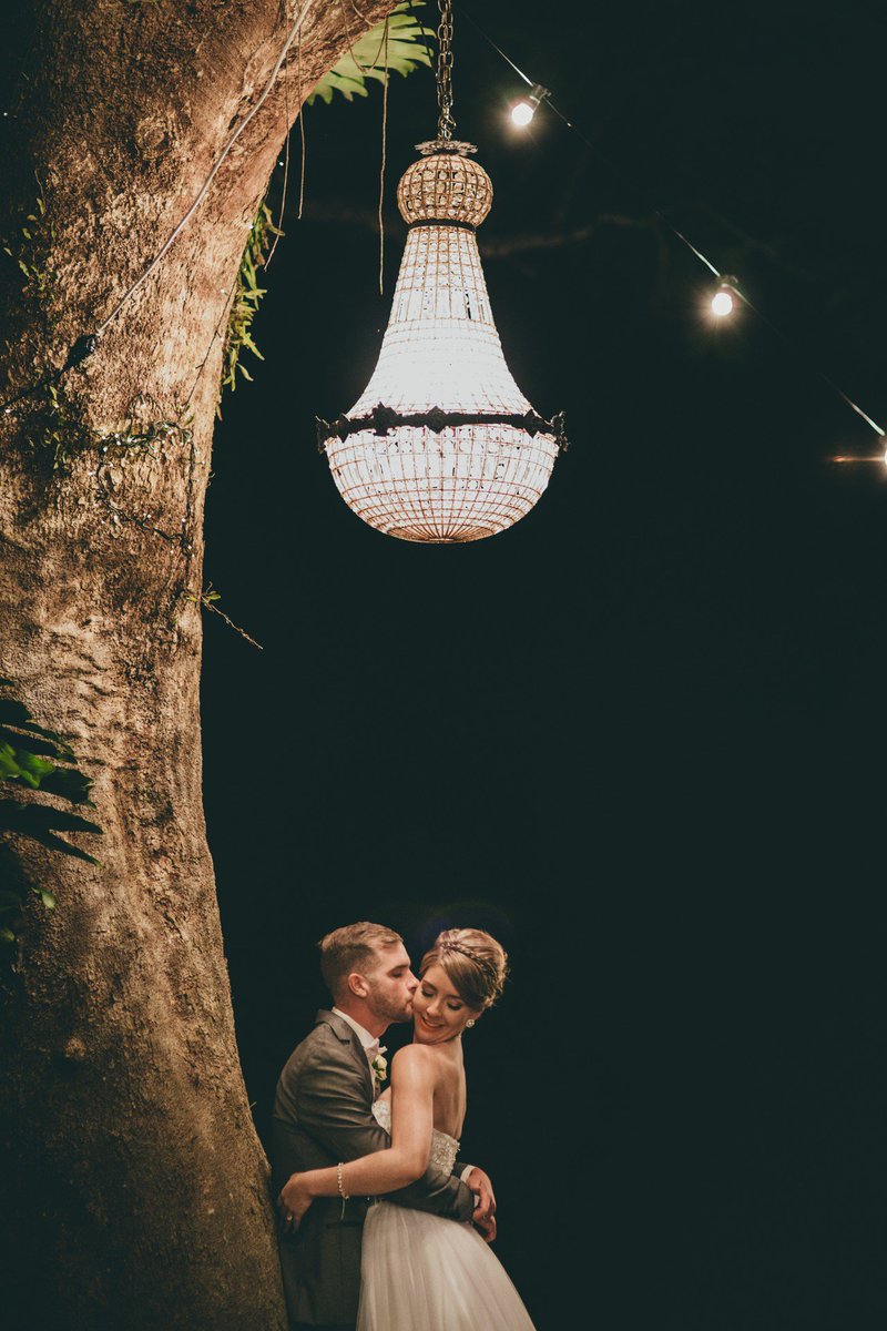 pdbweddings's tweet photo. Amy and Casey's Vintage Chic Pastel Wedding https://t.co/D3ppCYTWcD https://t.co/XIFe5LAol0