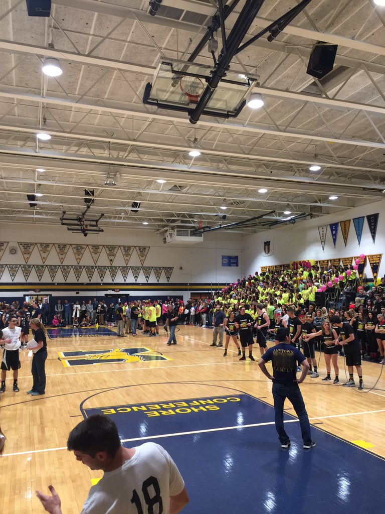 senorlopez13's tweet photo. Tug-o-war. Getting started. #botc15 https://t.co/6nNHw19kmc