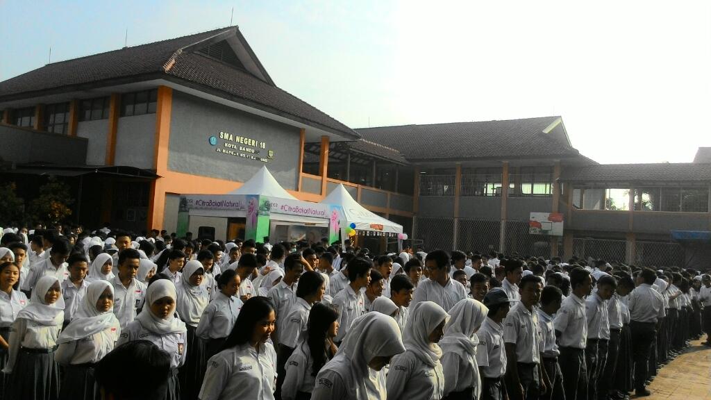 siap buat #CitraBakatNatural di <a href="/OSISSMAN18/">OSIS SMAN 18 BANDUNG</a> sebelum acara muridnya mau apel dulu buat a#HariGuru <a href="/CantikCitra/">Cantik Citra</a>