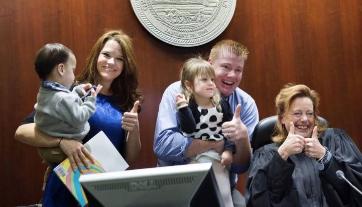 AdoptUSKids's tweet image. A day for adoptions makes 27 new Kansas families ow.ly/V2MlU #adoption #NAM15