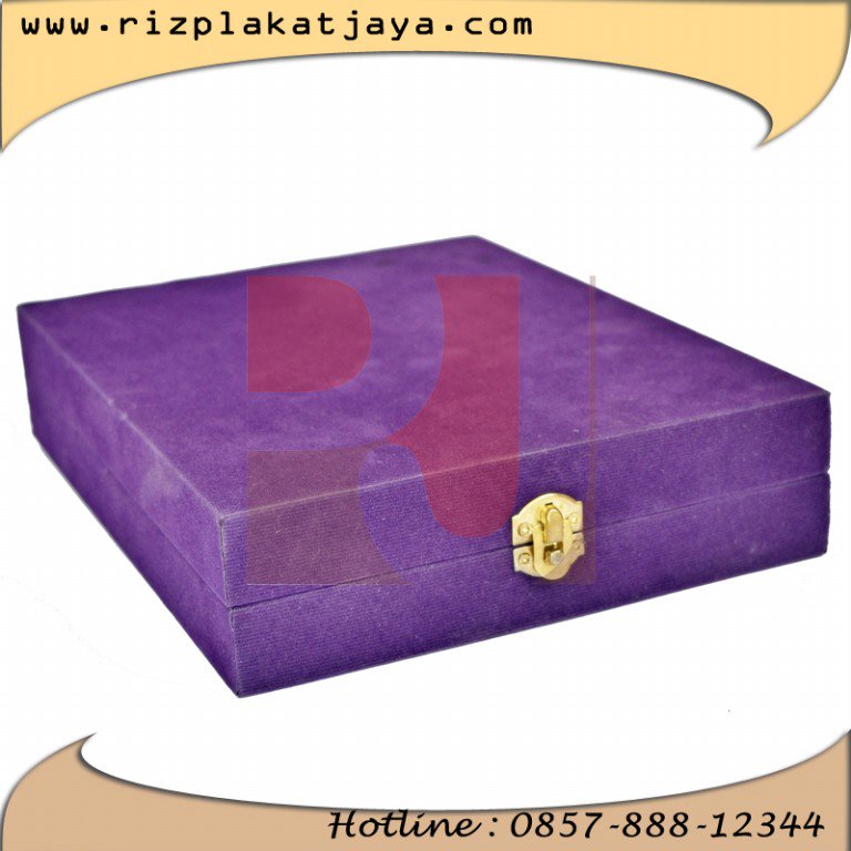 #BoxPlakat #Boxsouvenir #boxcinderamata #boxperhiasan #produsenbox #grosirbox #hargabox #jualbox  #produsenbox