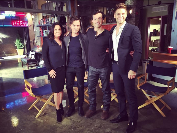 FreeformTV's tweet image. Time to get all the deets, EST/CST! The #PrettyLittleLiars’ #FiveYearsForward special starts NOW!