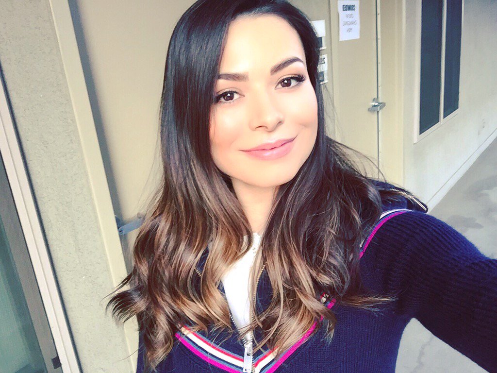 MirandaCosgrove's tweet photo. ☺️ https://t.co/rnszSSbDY8