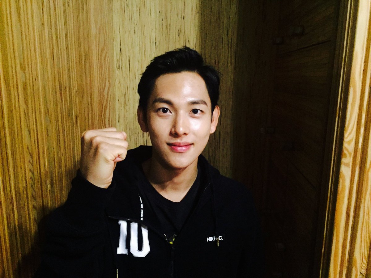 민망하지만제생일에관해말씀좀드리려 합니다^^매년별거아닌날이지만많은분들께서 챙겨주셔서감사히생각하고있습니다. 항상받기만했던생일이기에,이번엔함께 베풀자는마음으로 연탄봉사를여러분들과 하고자합니다.망설이지말고연락주세요!