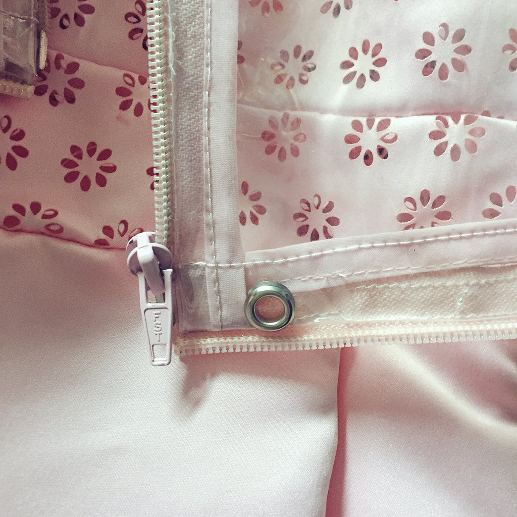 lisof's tweet photo. Pretty in pink details for #lisoffashionshow2015 #futureoffashion @janmalan @melanievanstaden #lisofloves https://t.co/ihQMkTeu2p