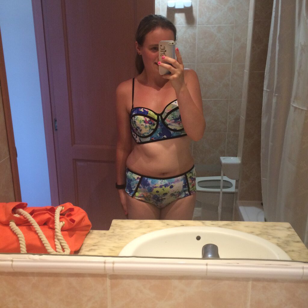 BodyPosi__'s tweet photo. "After years of being the "fat" friend, I've never been happier. 18lbs down since january! 🎉" - @rxbeccaalouise https://t.co/YzLuLtVRcr