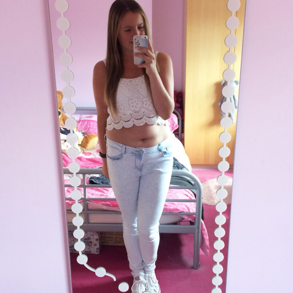 BodyPosi__'s tweet photo. "After years of being the "fat" friend, I've never been happier. 18lbs down since january! 🎉" - @rxbeccaalouise https://t.co/YzLuLtVRcr