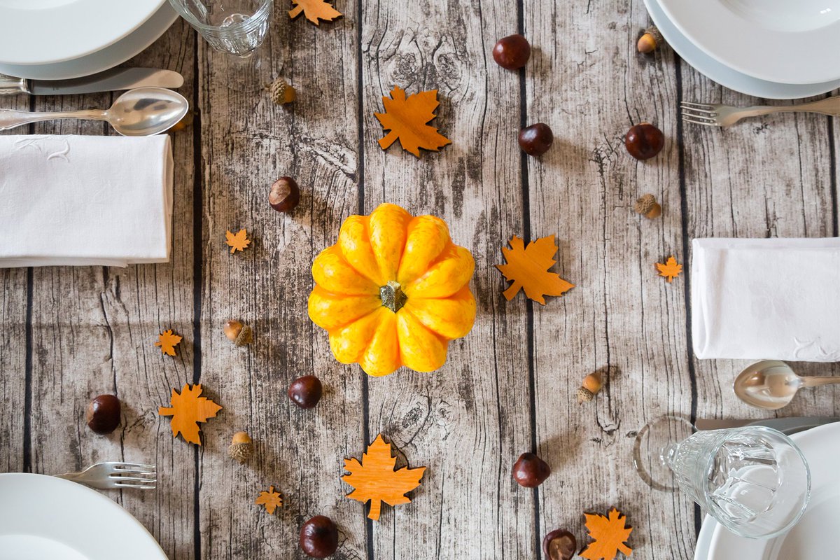 realtordotcom's tweet photo. 5 #fall #decor ideas anyone can do https://t.co/peVE5Szihc #homedecor https://t.co/oVqvJGmhkb