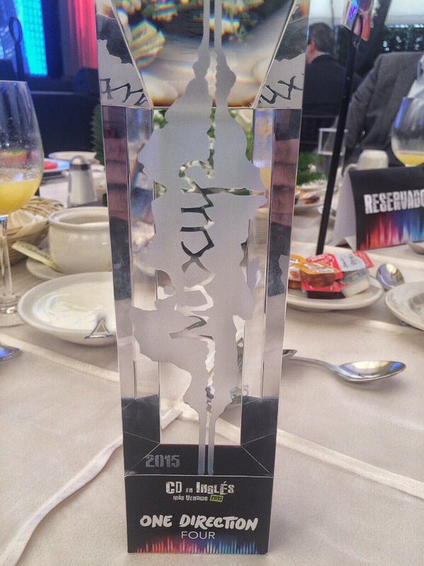 HLupdates's tweet photo. #New | Louis, Harry and the boys won English Album of the Year in Mexico for Four! https://t.co/yS3PxYywlu