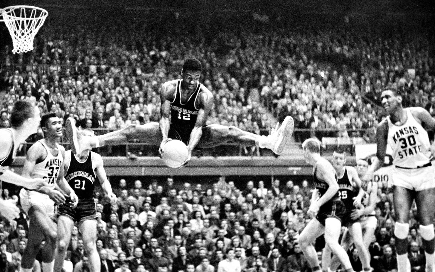   HAPPY BIRTHDAY to the \"Big O\" Oscar Robertson. One of the 4 BEST basketball players ever 