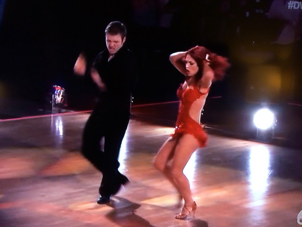 jesteveztv's tweet photo. 10 10 10 For Nick! #DWTSFinale @WFTVSocial @nickcarter https://t.co/LZuGtsTwhN