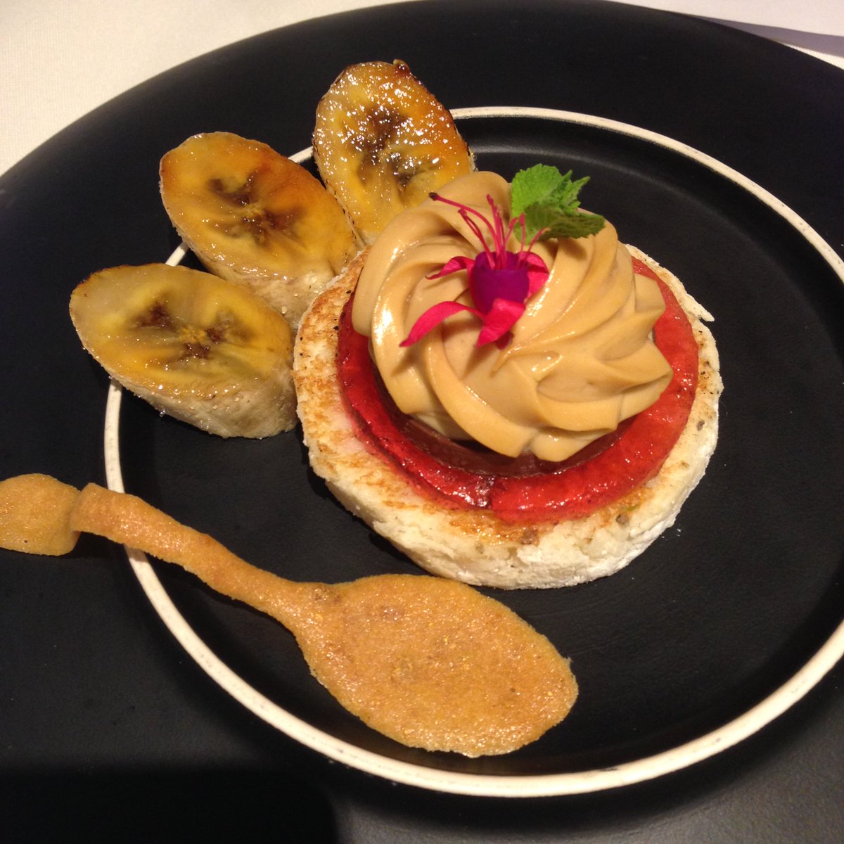 LunchClick's tweet image. Something sweet to get us through hump day! #desserts #sweettooth