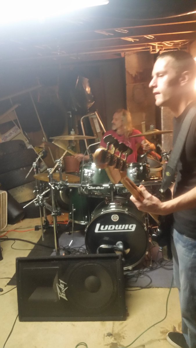 nickmx42's tweet photo. Getting our groove on #metal https://t.co/WTCHk3dHaU