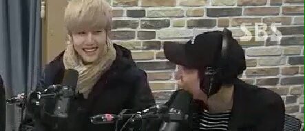 emflaek's tweet image. เมื่อวานแบมบอกผมไม่ง่ายนะ ไม่ยอมนั่งข้างพี่ วันนี้โดนจับนั่งข้างพี่เลยจ้า รู้สึกยังไงลูก ยังเขินอยู่มั้ยย😂 #MarkBam