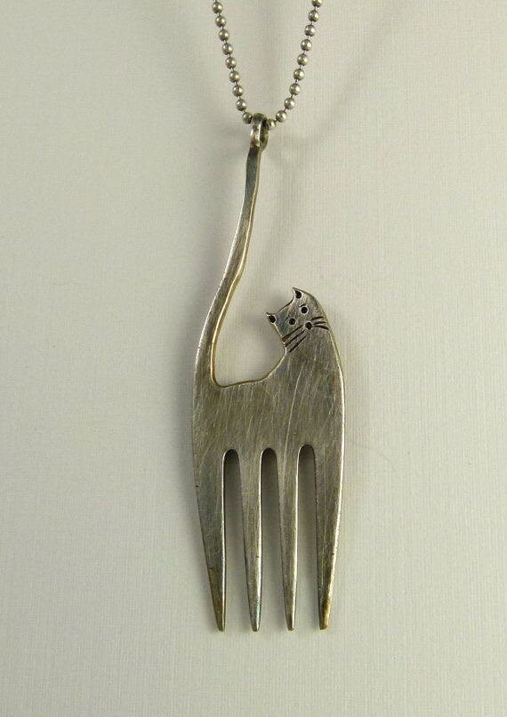 We love the amazing work you can do with upcycled utensils 🍴#upcycle #recycle #creative #cat #art
