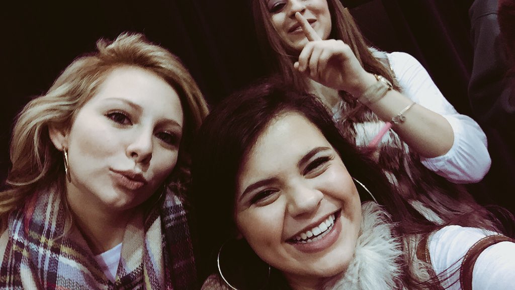 hannahhwelch's tweet photo. MAINS #roachfam @annatamarri @caitlynriley_ https://t.co/ic57ZW5qId