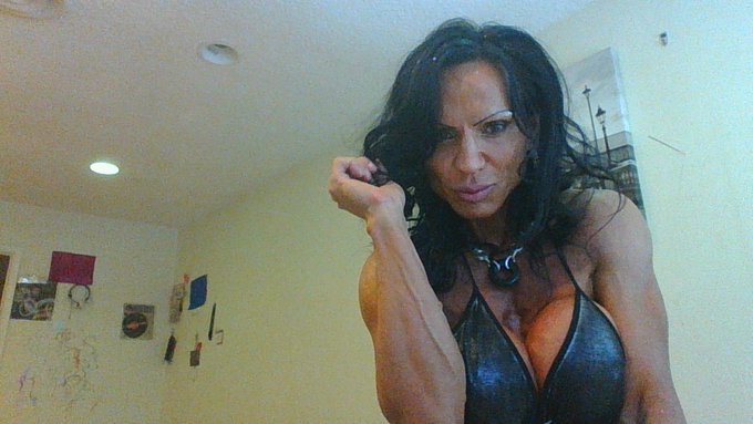 Watch XxXRhondaLee's leaked NSFW photo on TwXstars