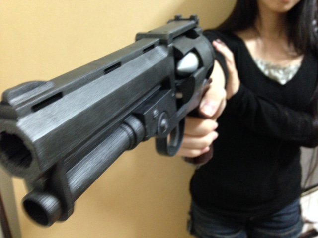 ヘルボーイ2 サマリタン銃1/1スケールレプリカ ヘルボーイ サマリタン