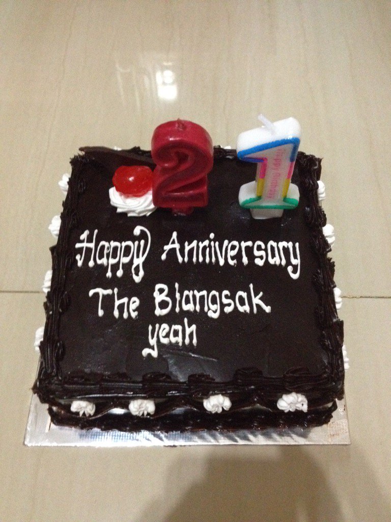 Alhadias_'s tweet photo. Happy anniversary buat the blangsak yeah, semoga makin kompak dan solid 😘🎂🎉🎊💋 https://t.co/4HlLg7FKWs
