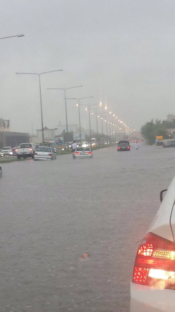 "إن الله يحب إذا عمل أحدكم عملاً أن يتقنه"
لو تم تطبيقها في أوطاننا لاختفى "الدنكر"…!
بسناحسنات ياحسين…😏
#أمطار_قطر