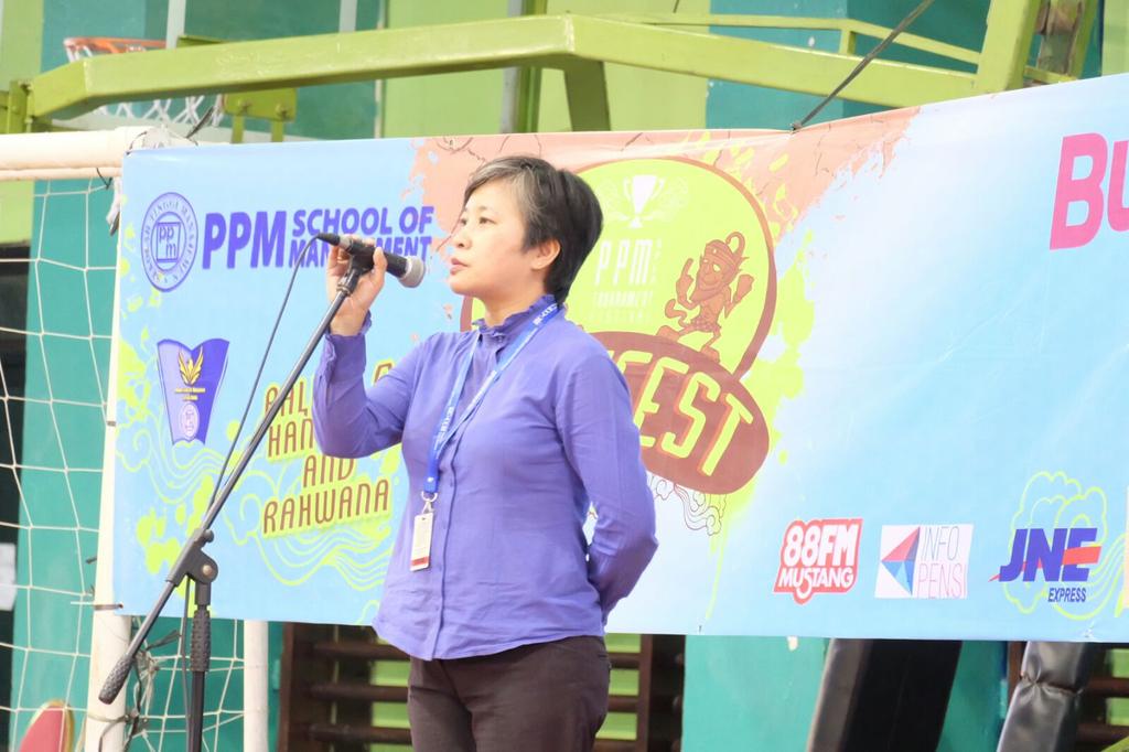 InfoPPM's tweet photo. Eva H Saragih, Ketua Program S1 @ppmschool buka Potfest 2015 di GOR Bulungan JakSel pd 23 Nov @BEM_ppm #PPMmanajemen https://t.co/GcLSPysXnB
