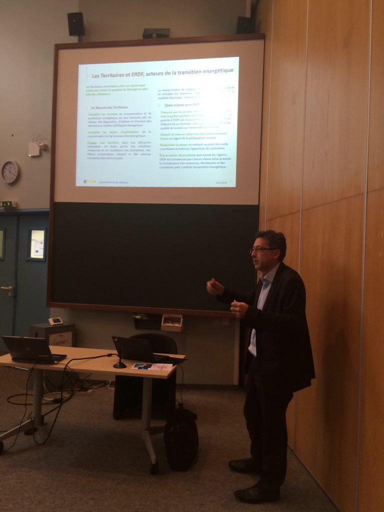 enedis_bretagne's tweet photo. Présentation #RennesGrid : D Viou "ERDF, partenaire de confiance au service de l'innovation dans les territoires" https://t.co/9IdCphjBRl
