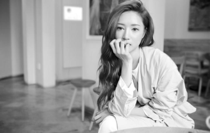 Good evening people. I love you all ♡♡