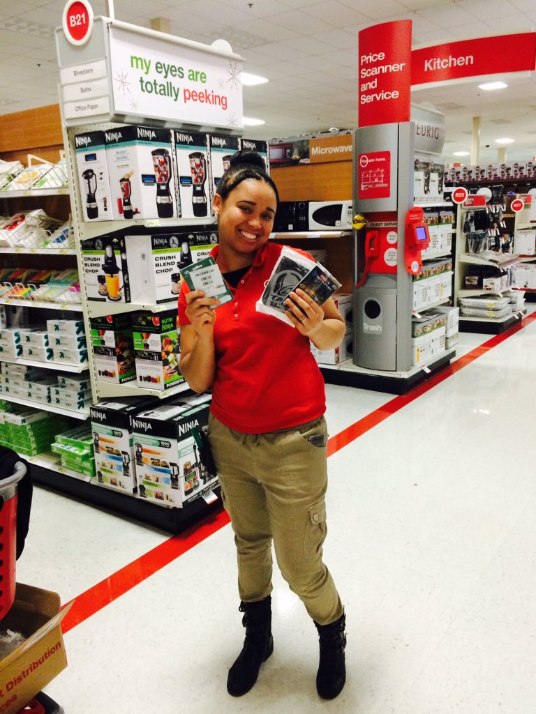 dustylee1987's tweet photo. Flow team packing out batteries and gift cards! #wegotthis #HolidayReady @maxwellwiller @BenGainer2186 https://t.co/yFyHSLu9QZ