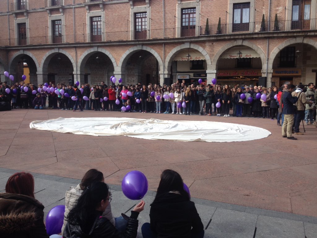 RuthRuthpindado's tweet photo. Ávila contra #ViolenciaDeGenero #unidossumamos #dinomásviolencia #tolerancia0 #mesumo #mecomprometo https://t.co/QO8WuYM0jY