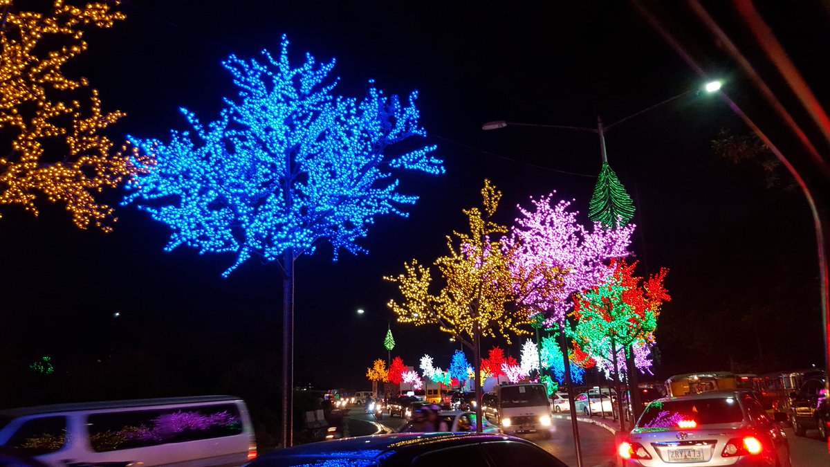Natzky123's tweet photo. Something nice to look at while in traffic😎 #christmaslights https://t.co/LJ7JbRsDjj