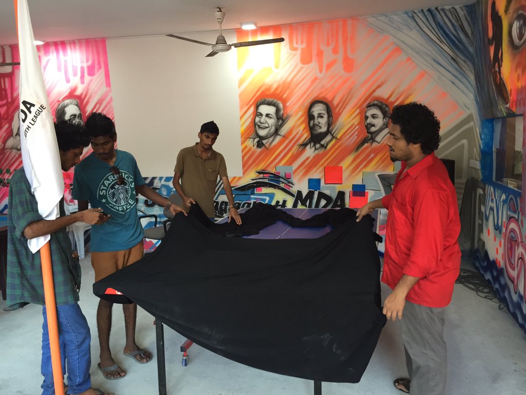reekhan999's tweet photo. Getting Ready For Tonight's Event #TeamMYL @SatoMexicanox @HussainSaalim @AliMauroof @AhmedAmirAim https://t.co/Wc0nAcGdYG