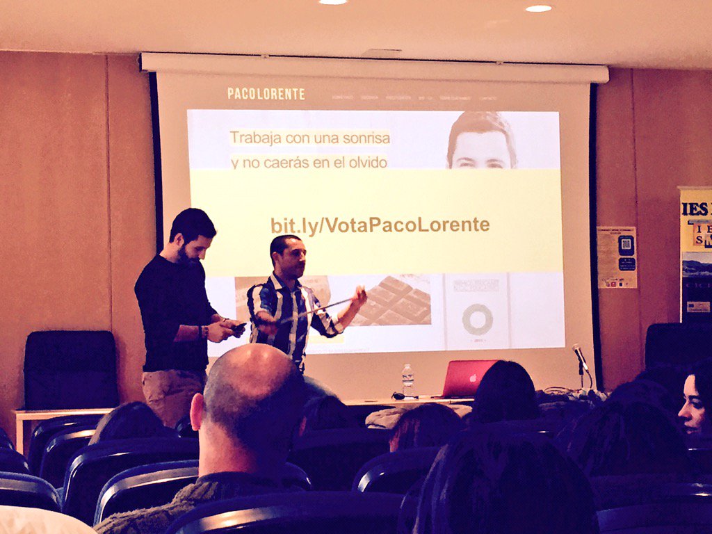 Big Team! <a href="/fransinaia/">FranciscoTorreblanca</a> y <a href="/paquitolorente/">Paco Lorente</a> en #IIIJornadasMonastil Paco, nominado a mejor #blog de #marketing Go!