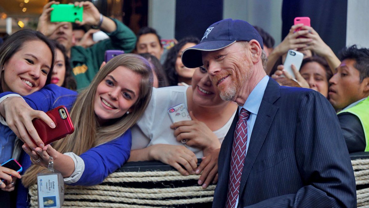 Fans were in great spirits for #InTheHeartOfTheSea premiere in #MexicoCity It opens Dec 4 there and Dec 11 in #USA