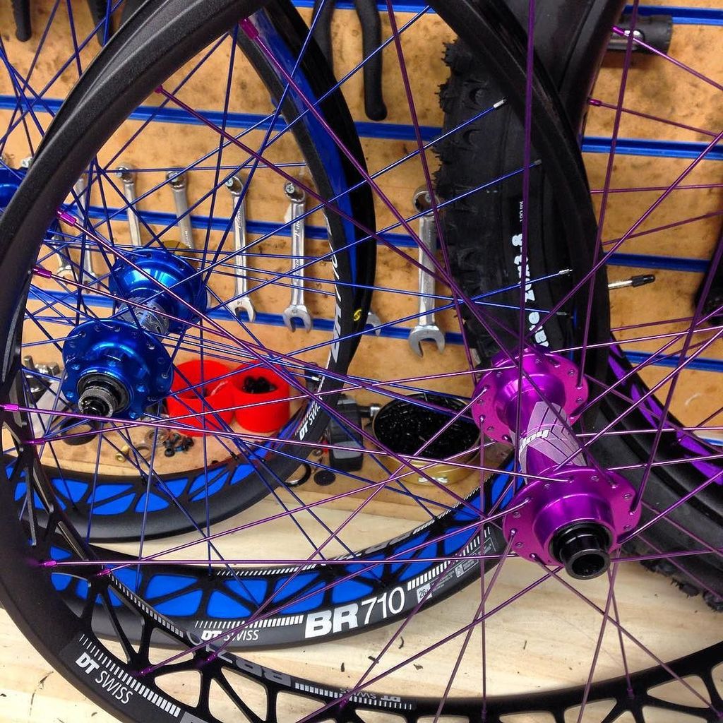 TuttoMTB's tweet photo. richeytea / Been building some very colourful wheels at @slamsixtynine this week!
#slam69 #fat69 #fatbike #fatbike… https://t.co/8yCKrezRYC