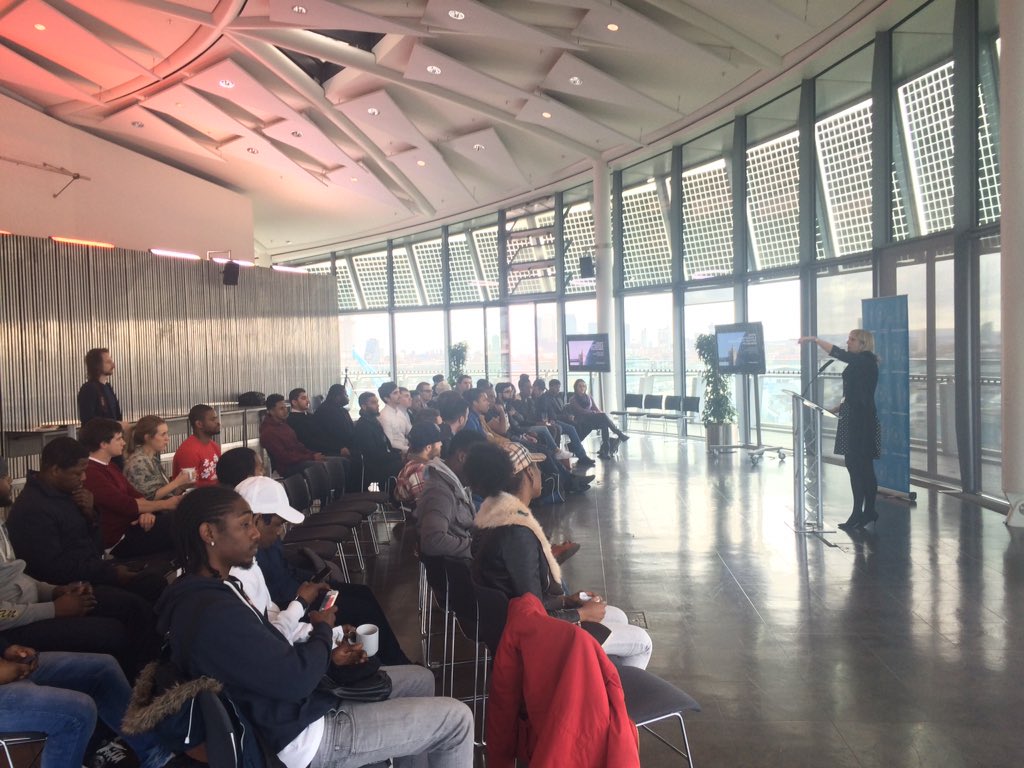 TeamLDN's tweet image. Congratulations to all our #2Work volunteers who are collecting their  @TeamLDN certificates today at City Hall!