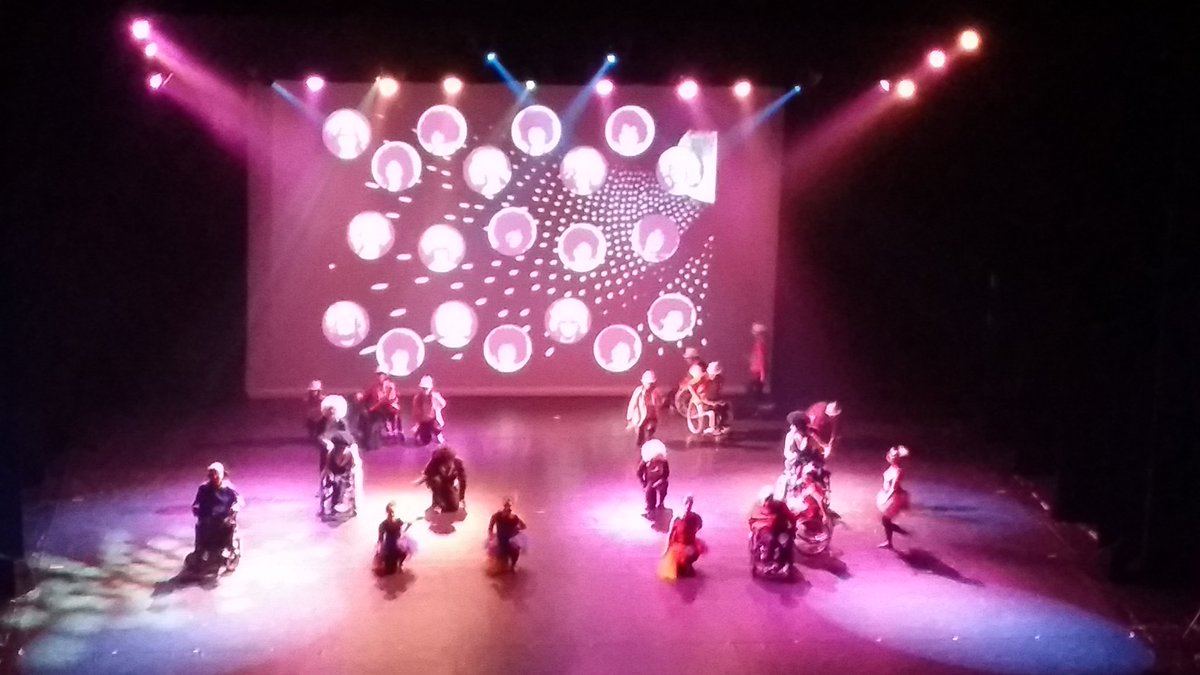 mireillemalot's tweet photo. #ModeH, une grande aventure ! 
#Show de #danse de #personneshandicapees et valides de différents #pays ♡ #Emotions https://t.co/ITINYI7hwS