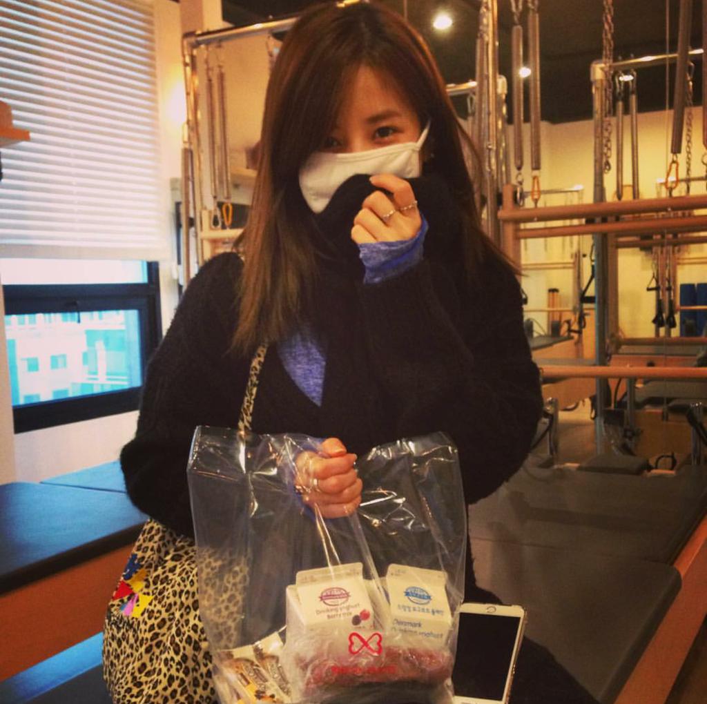 Apinktown's tweet photo. 151125 pilates_eunseo Instagram of Chorong!!! :') https://t.co/8wIS2srsqx