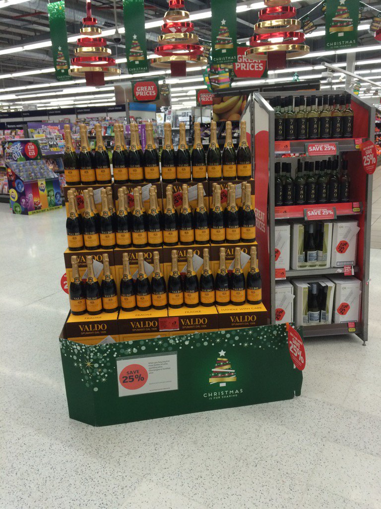 DerekN_2014's tweet photo. The famous 25% off wine and champagne at sainsburys hazel grove#readyforxmas https://t.co/ngBjXkoHVN