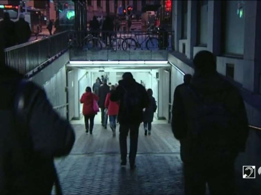 A3Noticias's tweet photo. Bruselas recupera poco a poco la normalidad, se reabren los colegios y estaciones de metro ► https://t.co/tlRrkHs7E3 https://t.co/sCinsK1keT