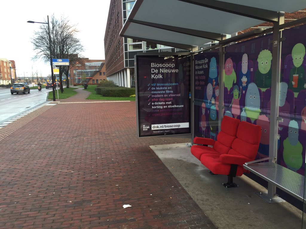 johanw8mr's tweet photo. Wauw!! Wat is deze Abri ik Assen van @TheaterDNK mooi! #bioscoop Mooie samenwerking met @robertvannoort #medialab3 https://t.co/e9mv3qUvow