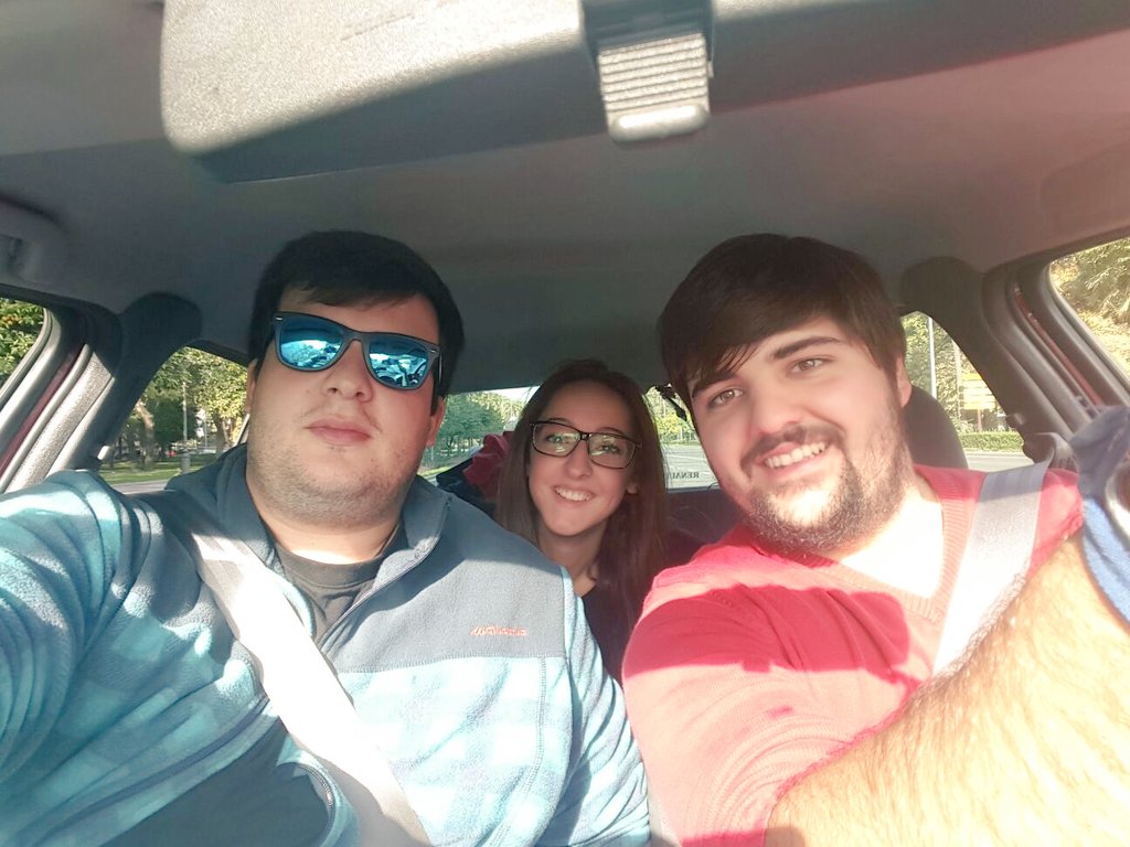 laurabeol's tweet photo. Este viernes más y mejor ☺☺ @alex_barrancoo @Davidalar92 https://t.co/uEwnTXHwMC