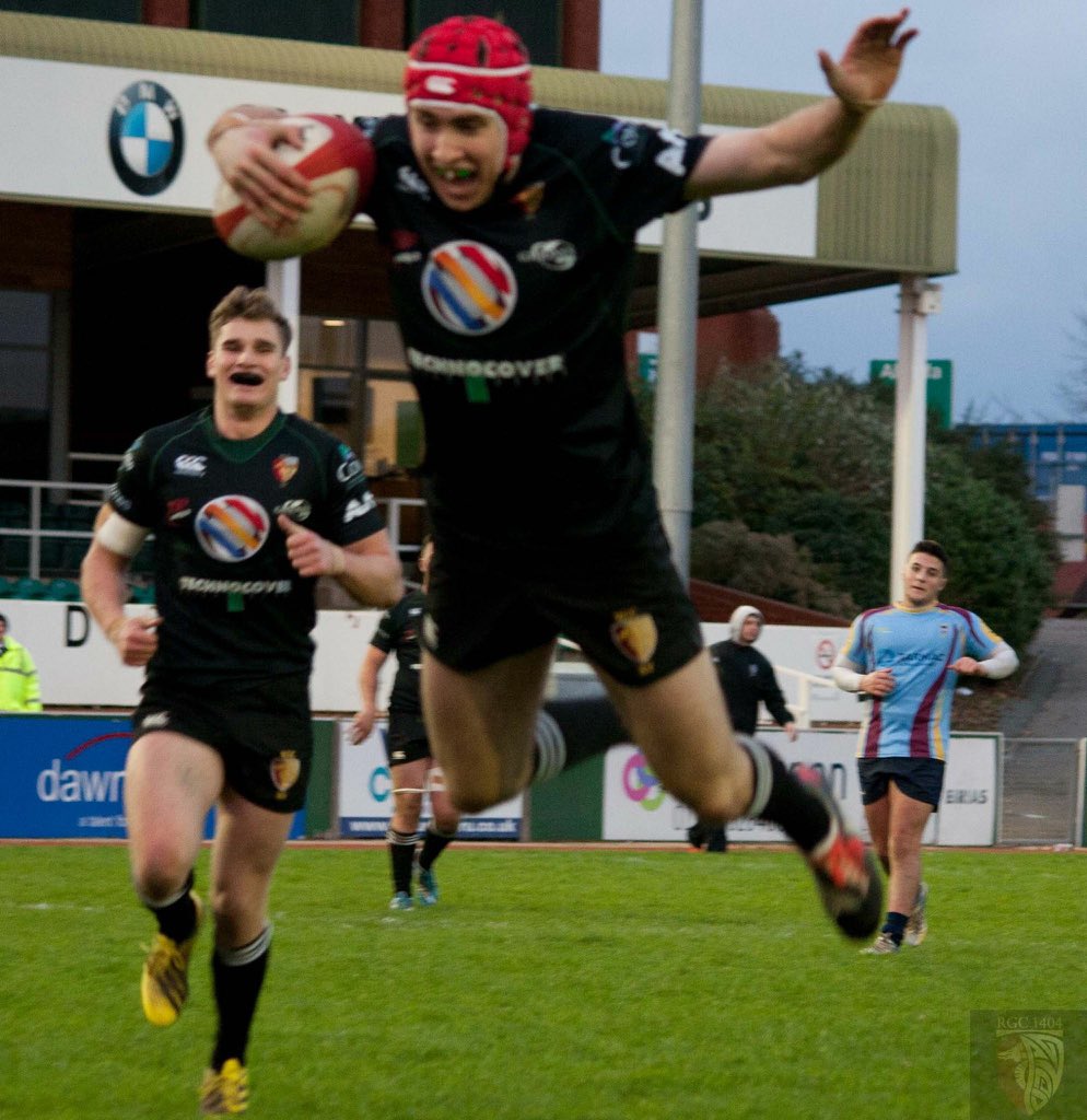 skeates_2's tweet photo. @WalesRugby @RGC1404 @Rhun_Williams try #swallowdive https://t.co/f2bFxj5LiC